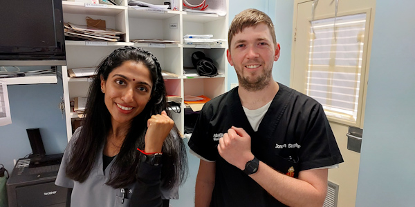 Students show of the new GENEActiv device 600x300